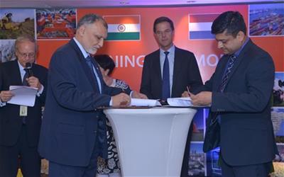 150608 Mark Rutte Fortis 2